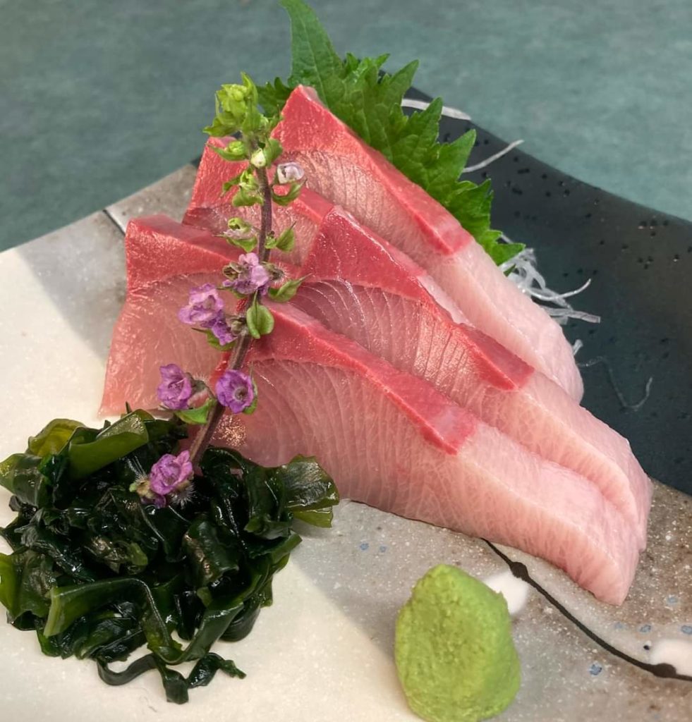 1/2 HAMACHI SASHIMI